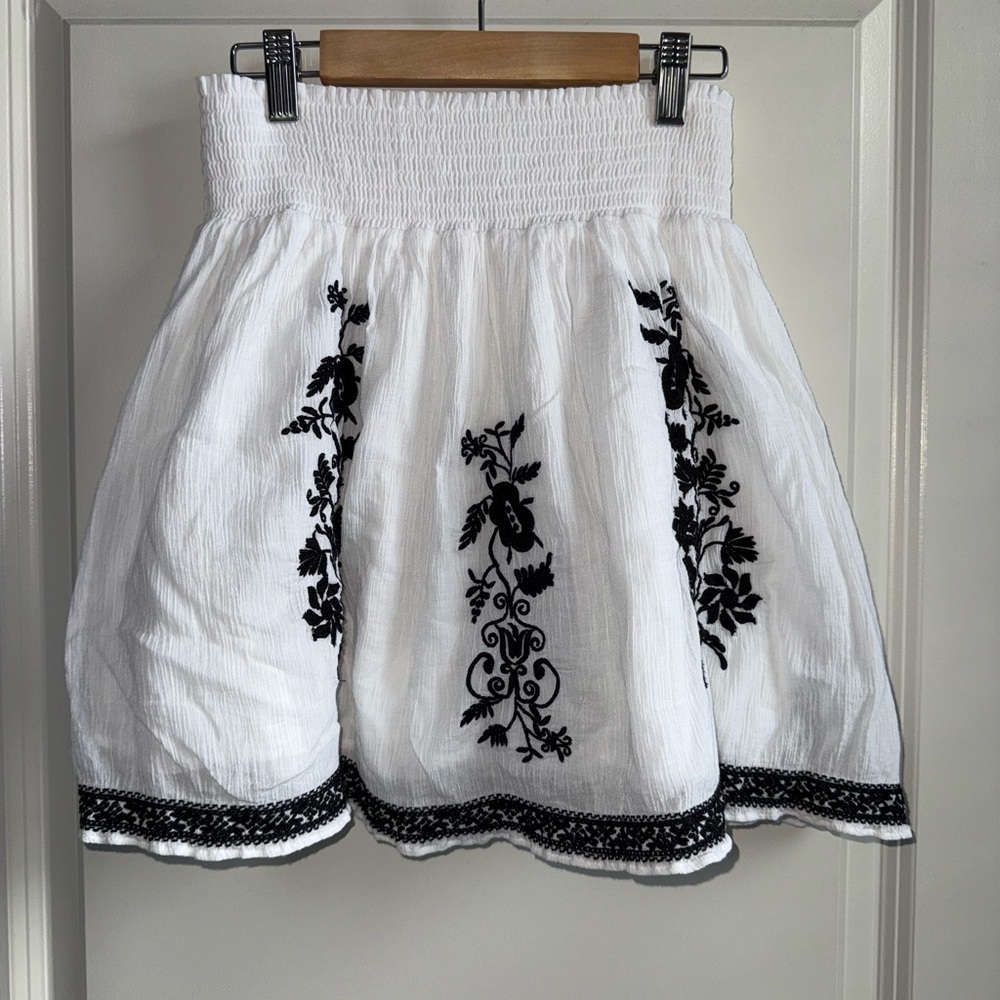 J. Crew High Waisted White Skirt with Black Floral Embroidery Size XXS